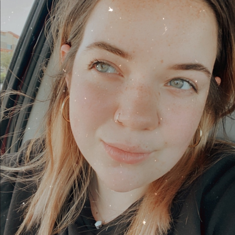Meet your Posher, Emily